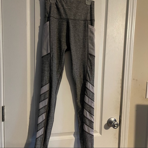 ✨LEG3ND Grey & White Athletic Leggings✨ - Picture 9 of 10